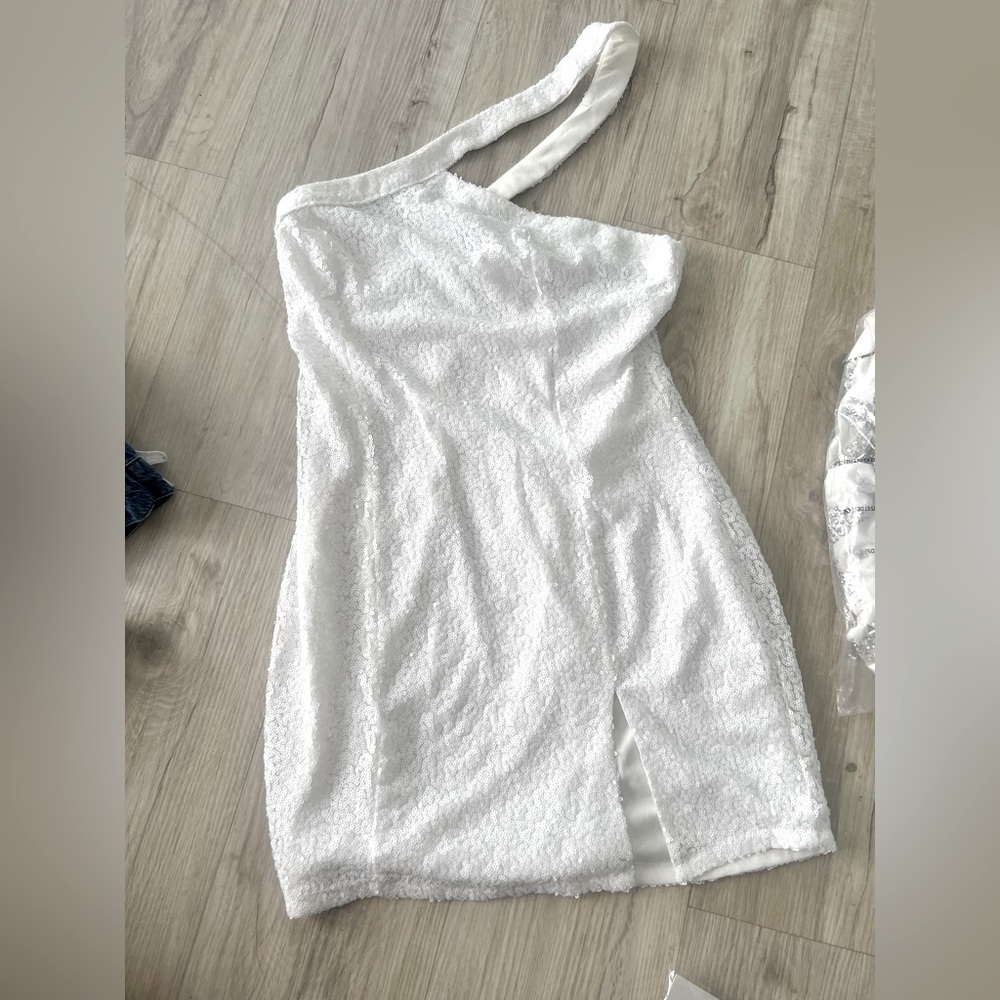 White sparkly one shoulder strap mini dress worn once size Medium